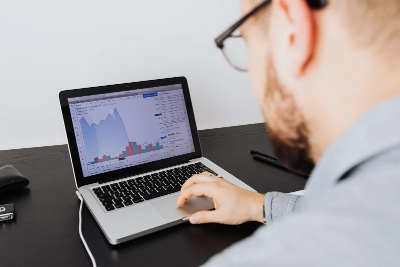 Fewer Views, Fatter Wallet: How On-Chain Writers Escaped the Attention Trap